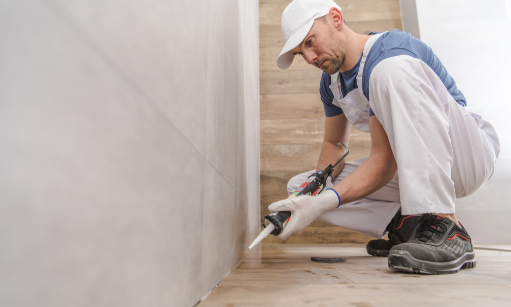 Hybridkleber vs. Silikon: Was ist besser für dein Bauprojekt?