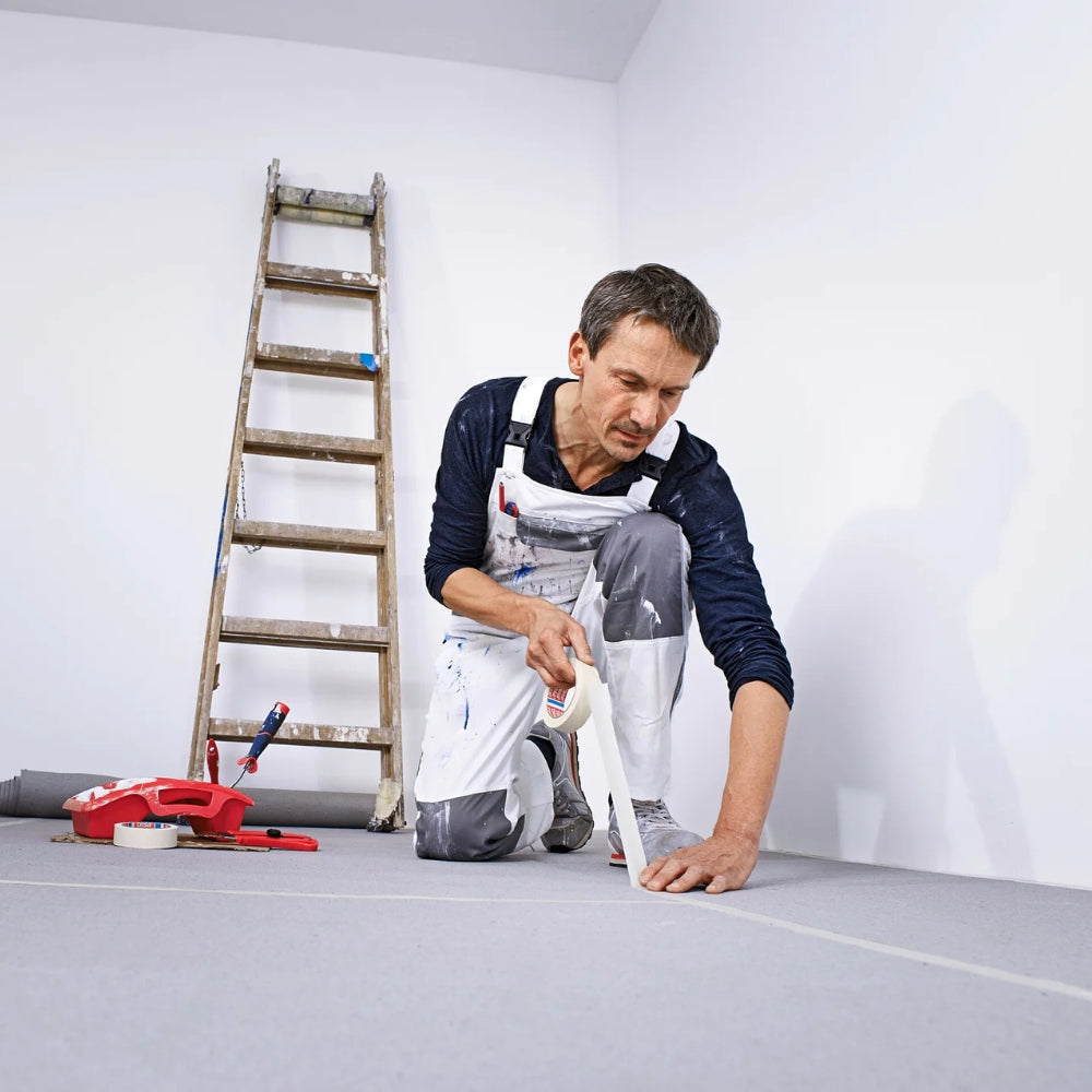 tesa® 4325 Abdeckband Basic – Standard-Malerband für Innenbereich, Naturkautschuk, leicht gekreppt, beige